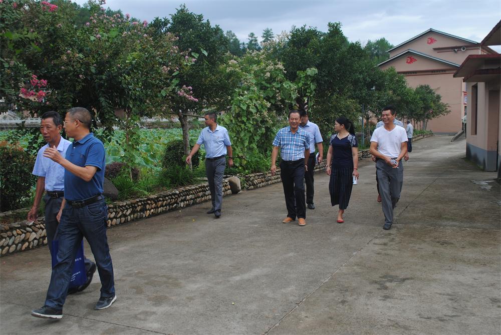 福建易順建筑工程有限公司“互動聯動、掛鉤幫扶”招沙甲村貧困戶捐贈儀式