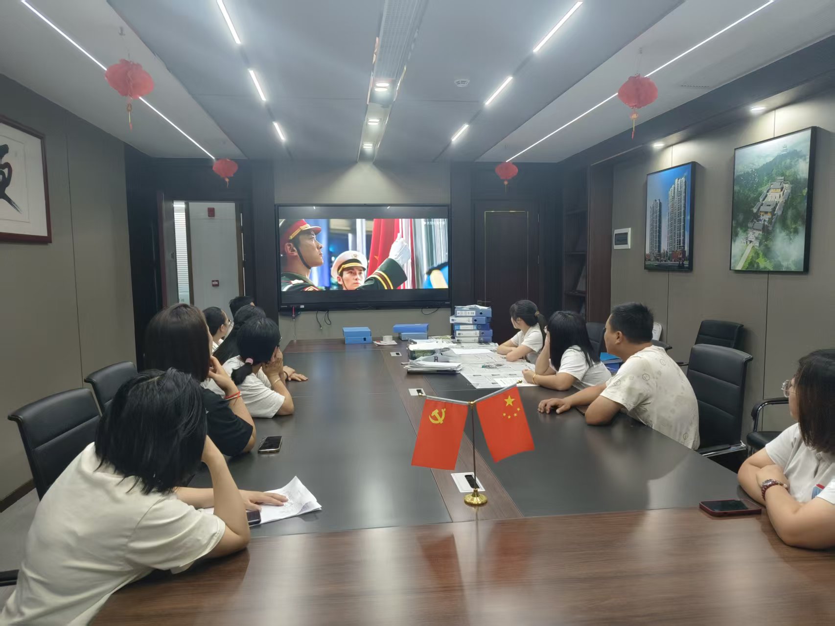 賡續(xù)紅色血脈,凝聚奮進(jìn)力量 —— 易順建工集團(tuán)黨支部國慶觀影《我和我的祖國》